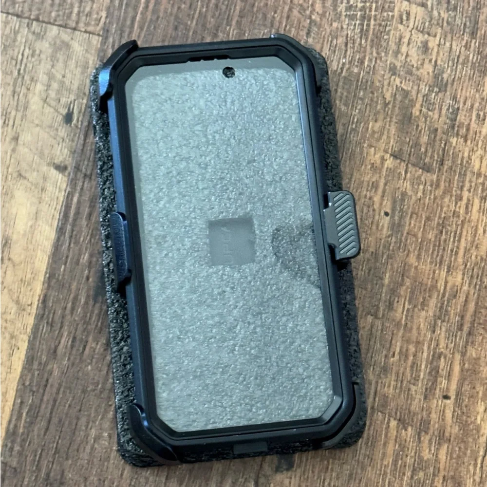 Supcase for iPhone 15pro with stand and belt clip. Military‎ grade new